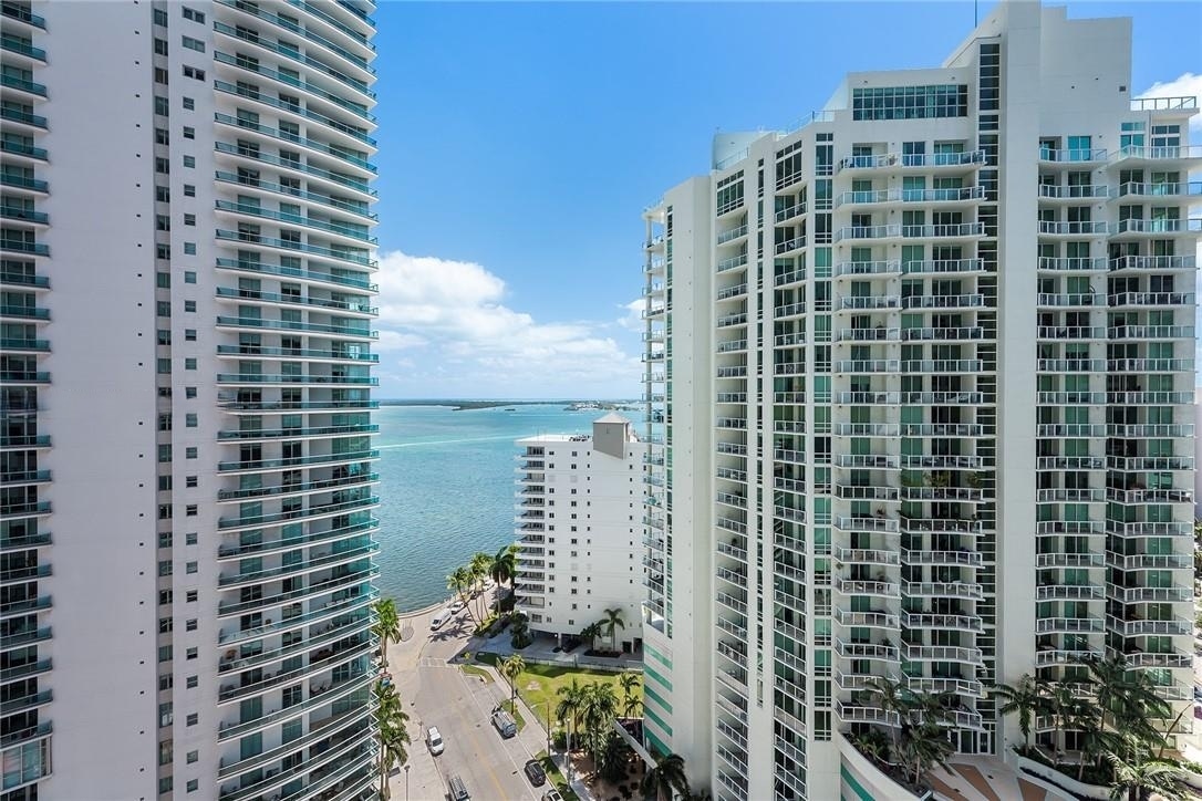 Building Photo - 1300 Brickell Bay Dr
