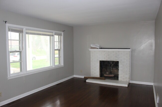 Building Photo - 246 Hill N Dale Rd