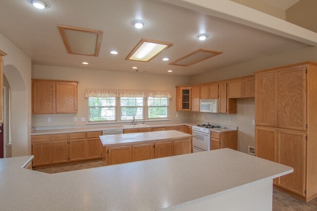 Building Photo - Country Home for Rent on Acreage | 3.5 Acres, 3 Car Garage, Deck, Pet Friendly