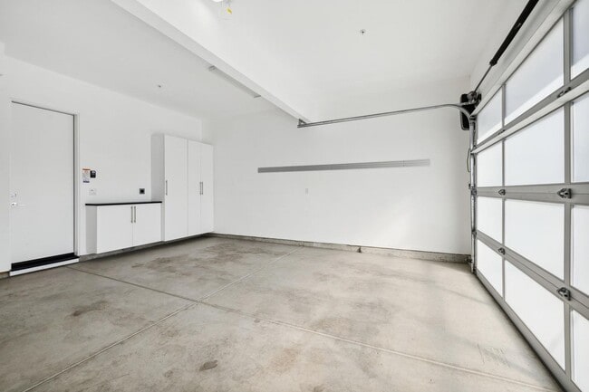 Building Photo - Luxurious Modern Single Family Home in West Menlo Park Available Now!