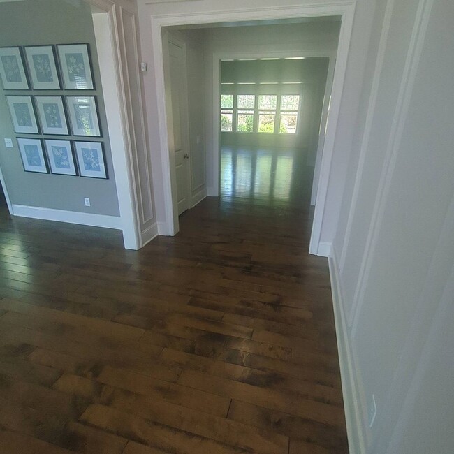 Building Photo - Beautiful 5 bed 4.5 bath in Holly Springs!