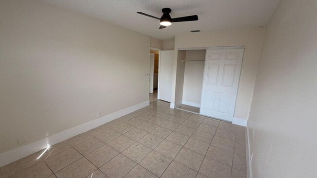 Building Photo - 4774 Orleans Ct