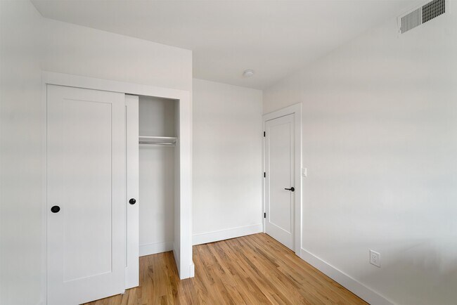 Building Photo - 163 3rd St