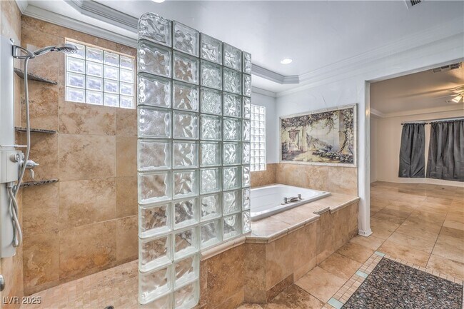 Building Photo - 10227 Sunset Gardens Dr