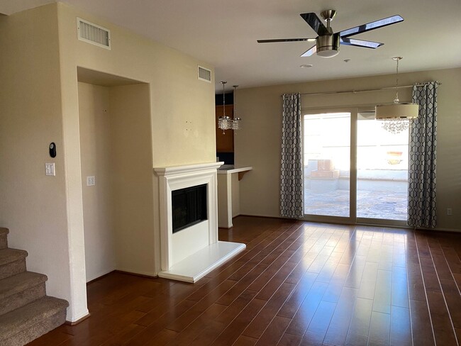 Building Photo - Beautiful Townhouse in Escala