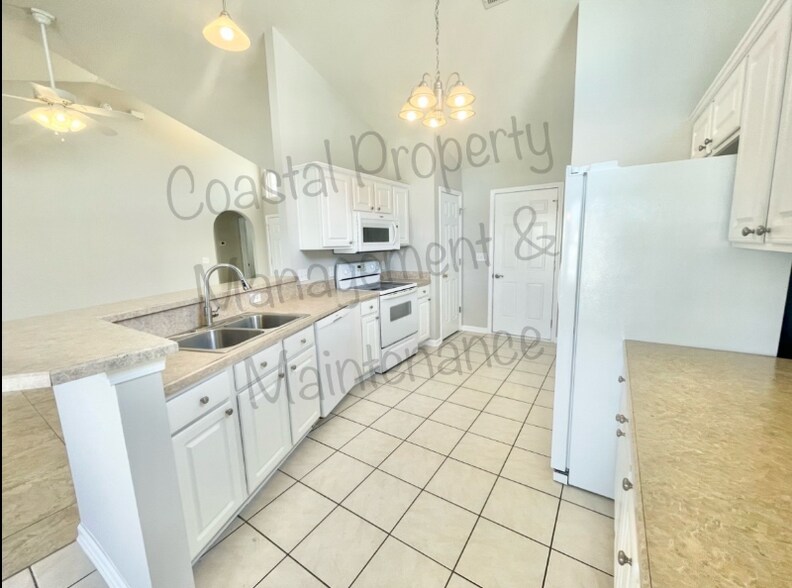 Building Photo - 1156 Great Lakes Cir