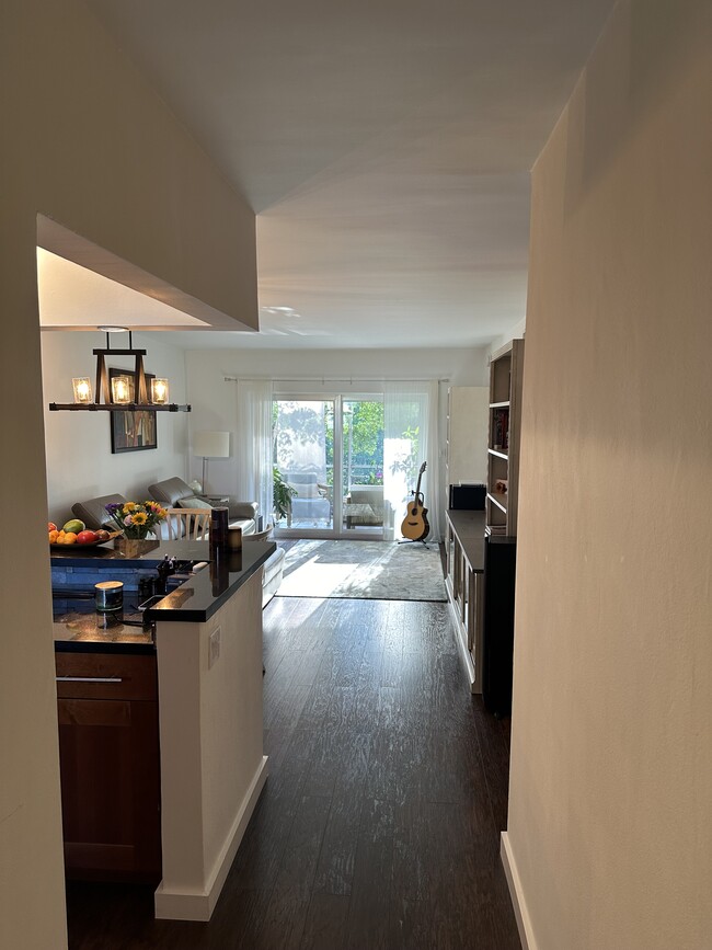 Primary Photo - 1400 NE 57th St