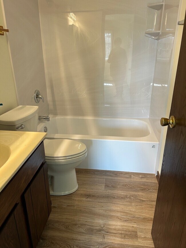 Building Photo - 626 Terry Ct