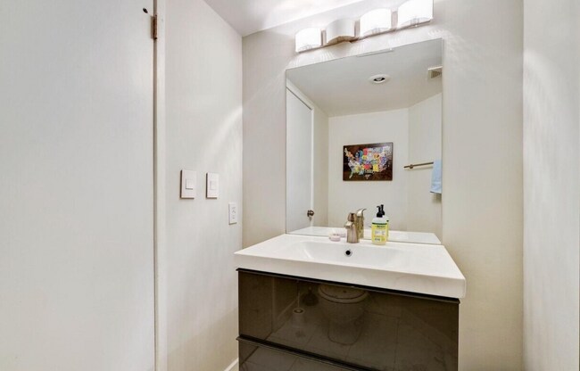 Building Photo - 3 Washington Cir NW