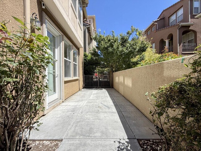 Building Photo - 2017 Mary Helen Ln