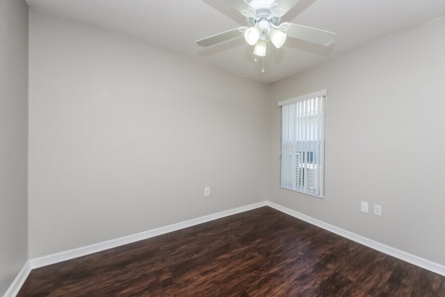 Building Photo - 671 Eagle Pointe S