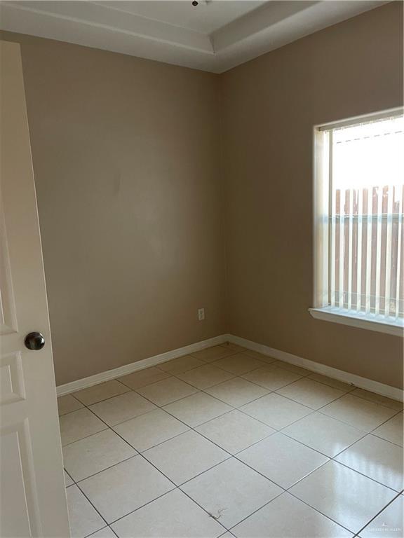 Building Photo - 6 Scottland Dr