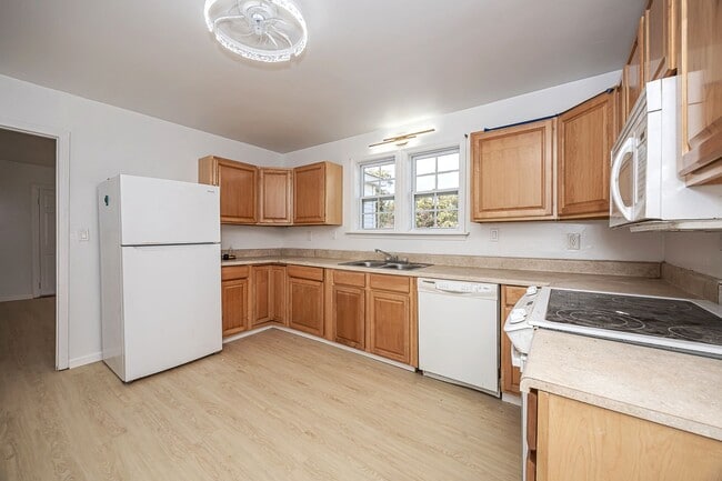 Building Photo - ADORABLE HOME FOR RENT