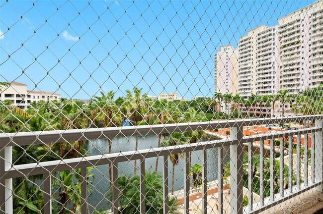 Building Photo - 765 Crandon Blvd