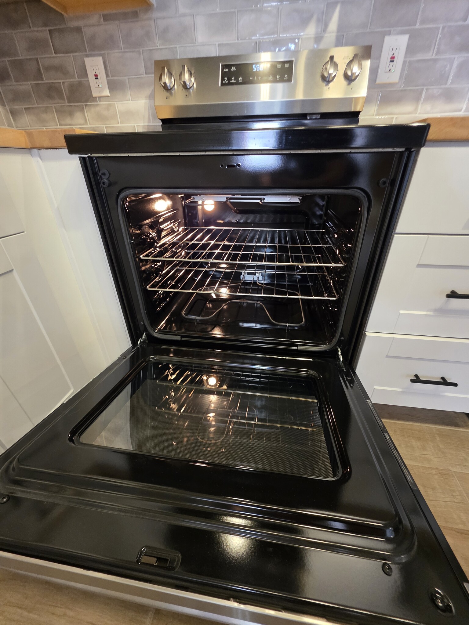 Building Photo - 1749 E Pepper Cir