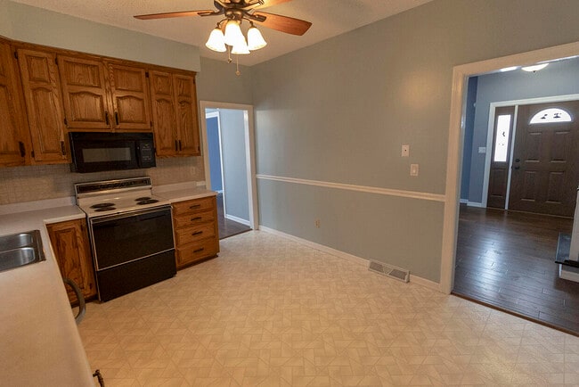 Building Photo - 4500 W Bridgewood Dr