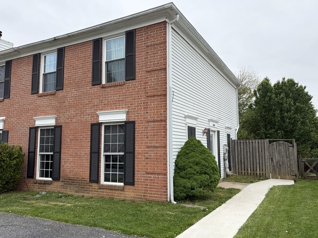 Building Photo - 5805 Farmgate Ct