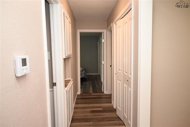 Building Photo - 5707 Hooper Dr