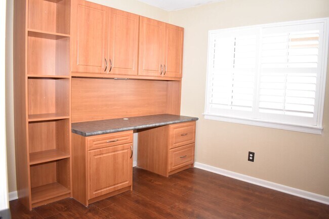 Building Photo - 3 bd 2.5 ba, Condo With Community Pool (Chula Vista, 91910)
