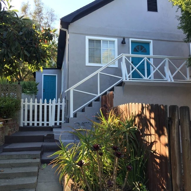 Primary Photo - 2207-2209 Apex Ave