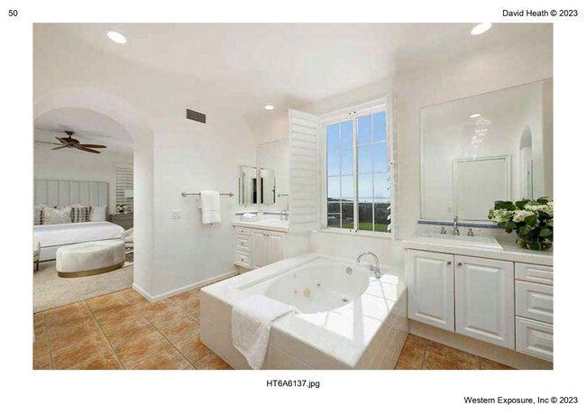 Building Photo - Stunning 4 Bedroom 3 Bath Newport Coast Ho...