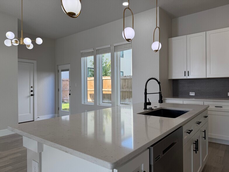 Building Photo - 343 Porter St