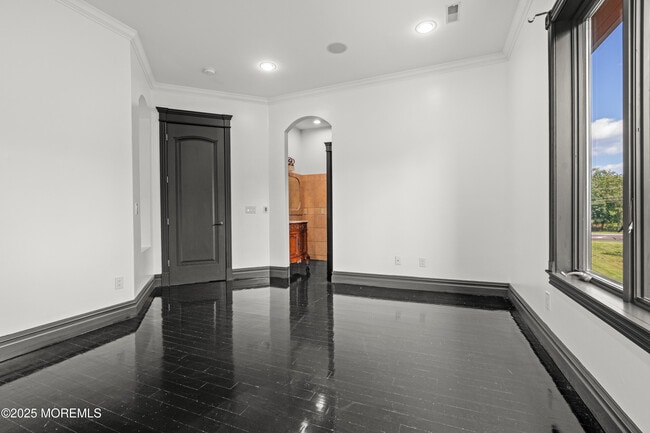 Building Photo - 1548 N Bay Ave