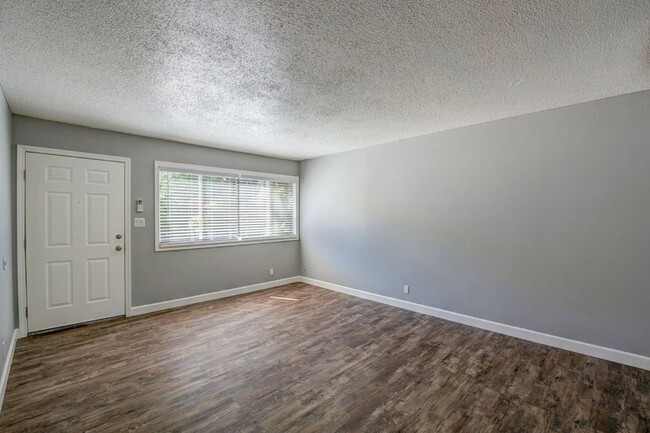 Building Photo - Juniper Garden Apartments