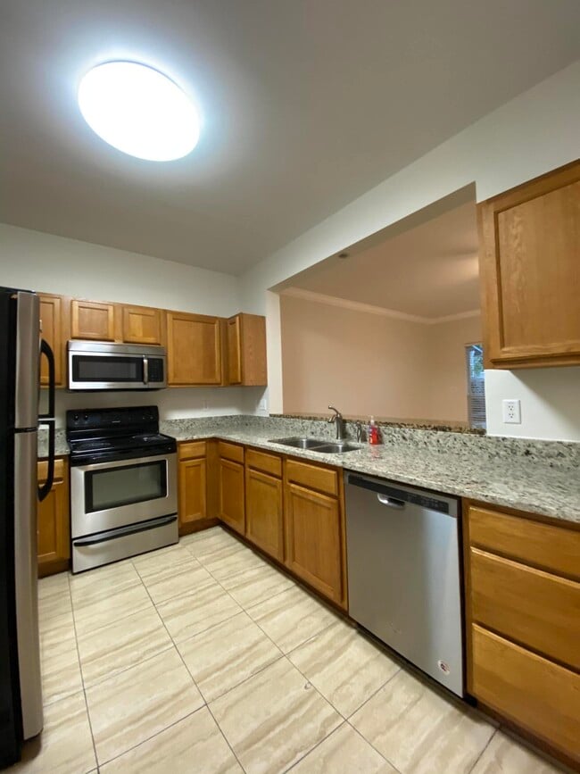 Building Photo - 417 Twin Lakes Ln