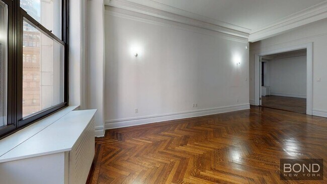 Building Photo - 200 W 58th St