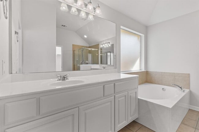 Building Photo - 765 Bent Wood Pl