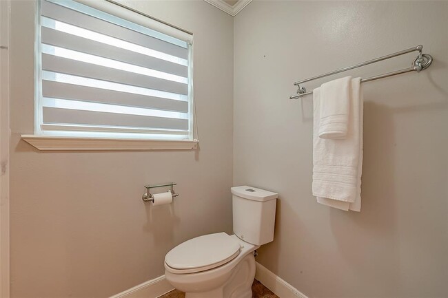 Building Photo - 10118 Briar Forest Dr