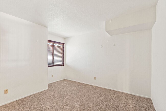 Building Photo - 2616 W Kassandra Pl