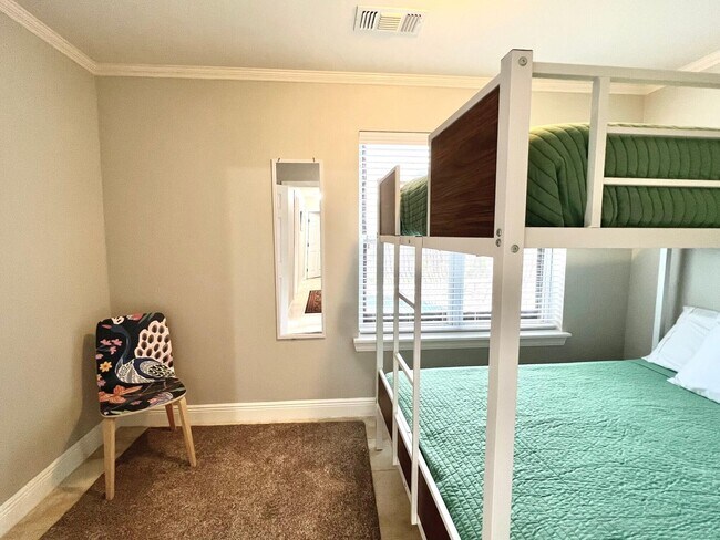 Building Photo - 30 Bay Walk Ct