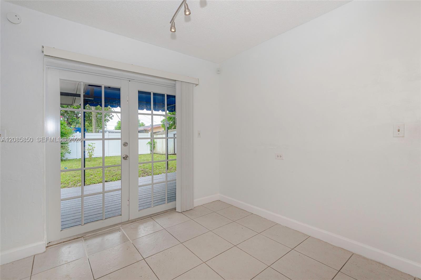 Building Photo - 2631 Alcazar Dr