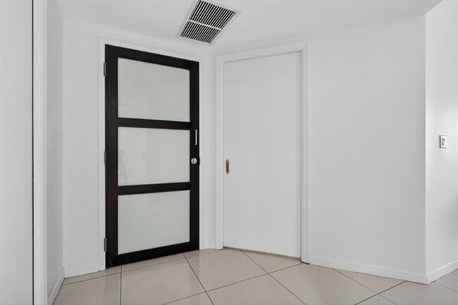 Building Photo - 9595 Collins Ave Ave