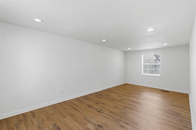 Building Photo - 105 Lazy Ike Ln