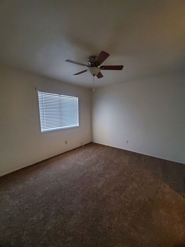 Building Photo - Shadow Mountain 2 Bedroom 2 Bath Single-Level Townhome with Fireplace & Pool