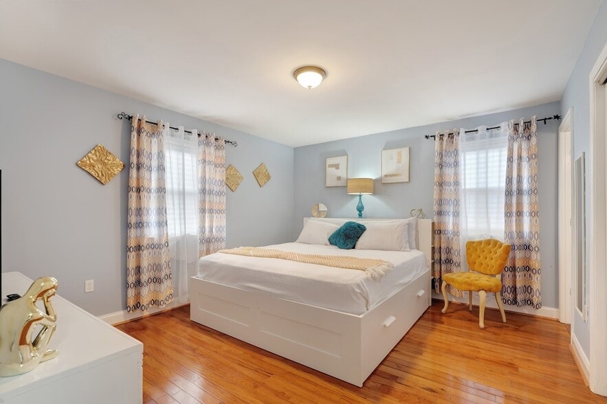 Bedroom 5 - 900 E Tantallon Dr