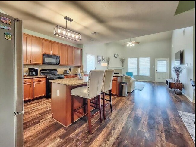 Building Photo - 2706 Lakecrest Way Dr