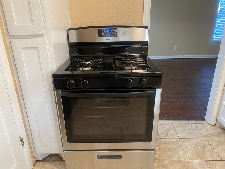 Building Photo - 10421 Desdemona Dr