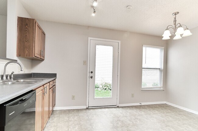 Building Photo - 3 BD + Loft in HSE Schools!