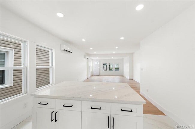 Building Photo - 104-17 Rosita Pl