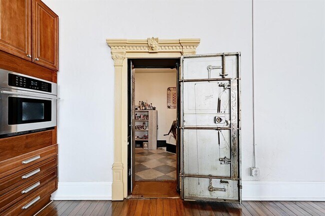 Building Photo - 104 Hoxie St