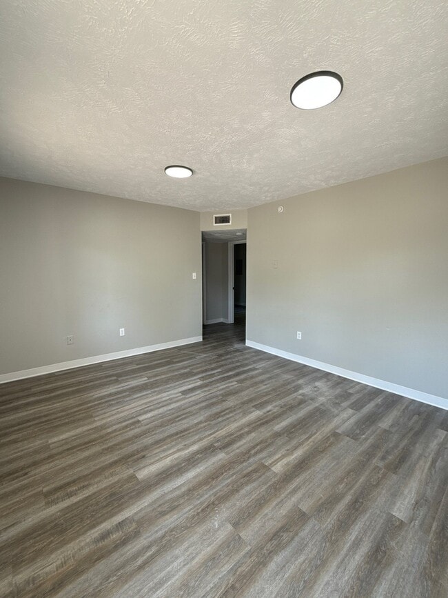 Building Photo - 1258 Fairground Rd