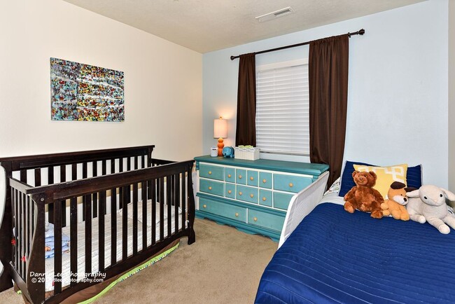 Building Photo - 2605 E Hilltop Ledge Dr