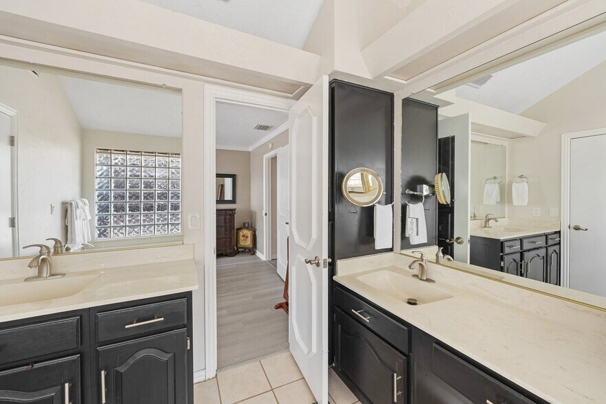 Master Bath off Master Bedroom - 6508 McCormick Ranch Ct