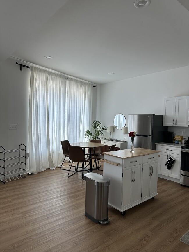 Open Kitchen & Dining Area - 3404 Hamilton Ave