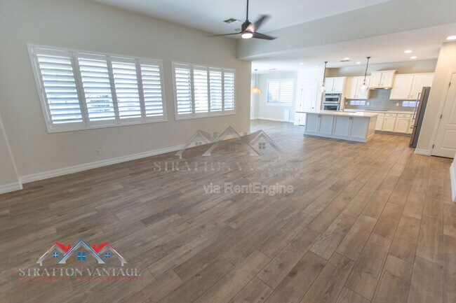 Building Photo - 661 E Julian Dr