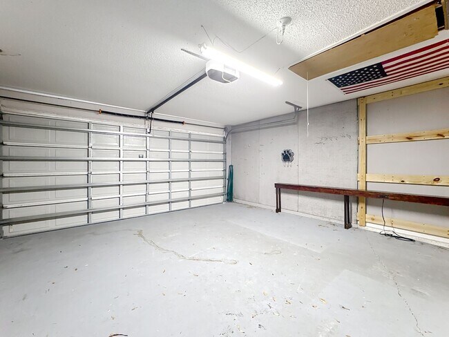 Building Photo - Discover your peaceful retreat in Wekiwa Woods!